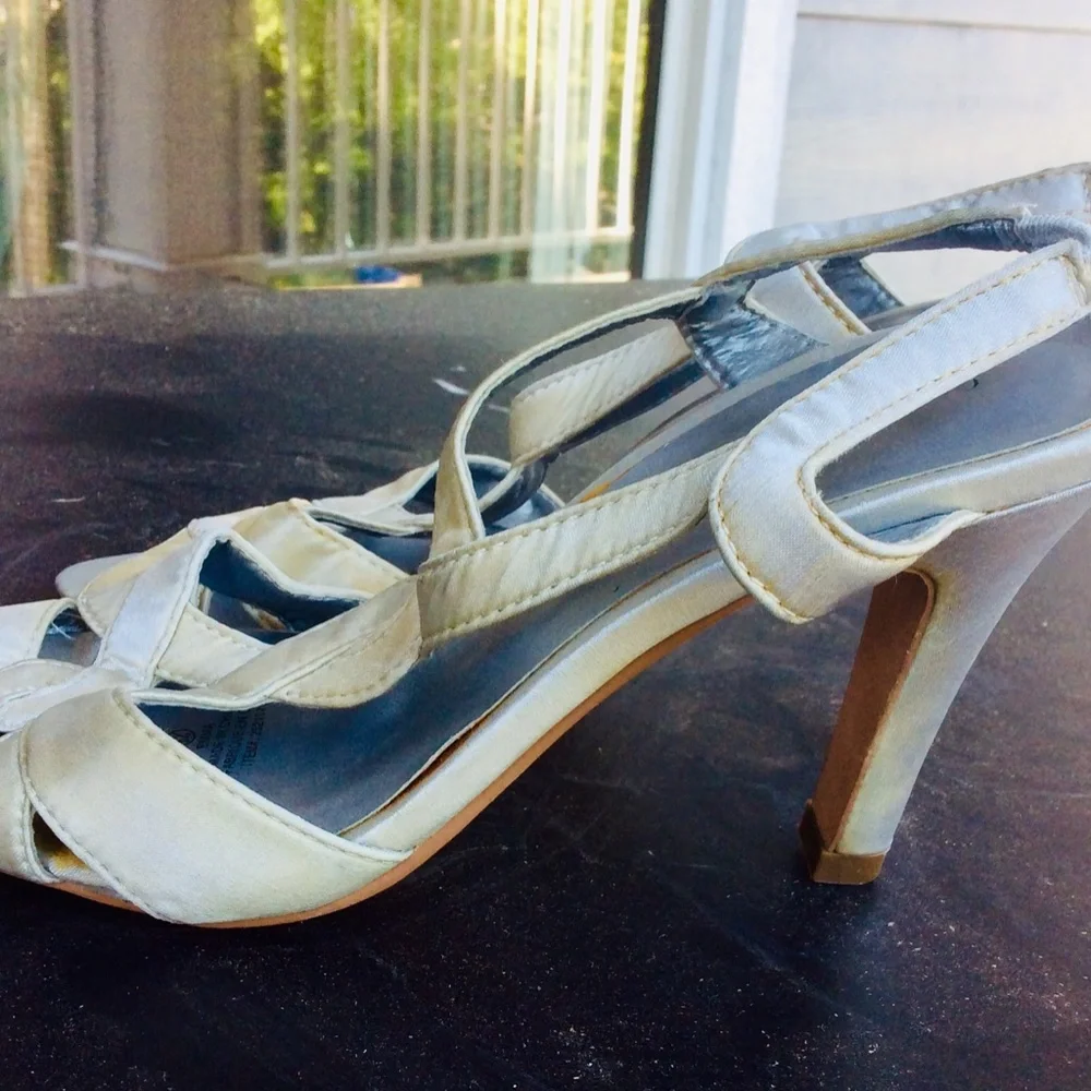 Shoes - Picture 2 of 3